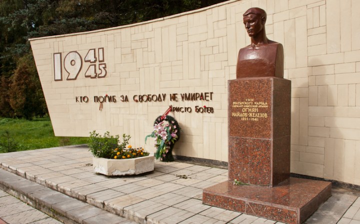 Памятник_на_Киевском_шоссе._Христо_Ботев